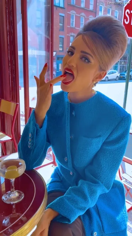 Dianna Agron photo 22 of 210