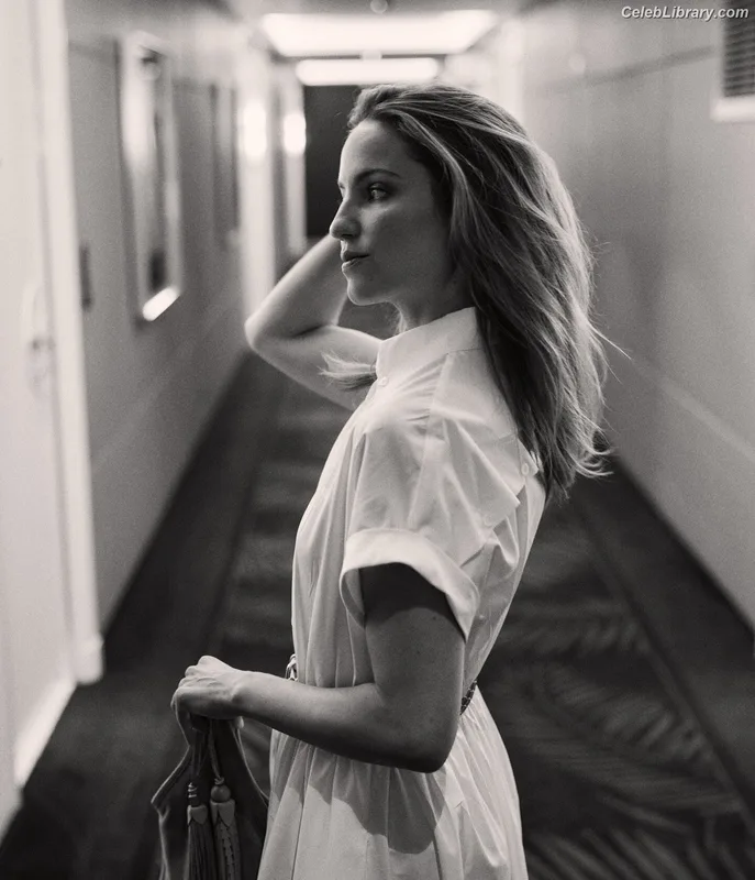 Dianna Agron photo 24 of 210