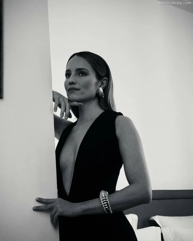 Dianna Agron photo 15 of 210
