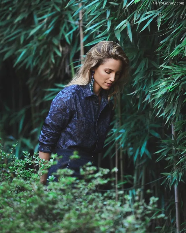 Dianna Agron photo 18 of 210