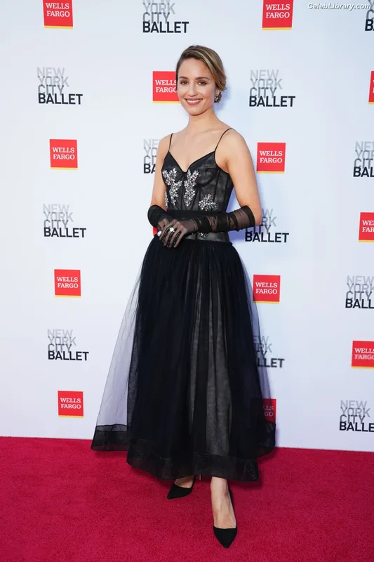 Dianna Agron photo 4 of 210