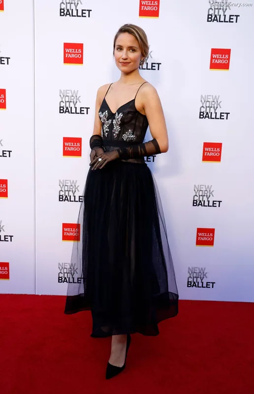 Dianna Agron photo 8 of 210