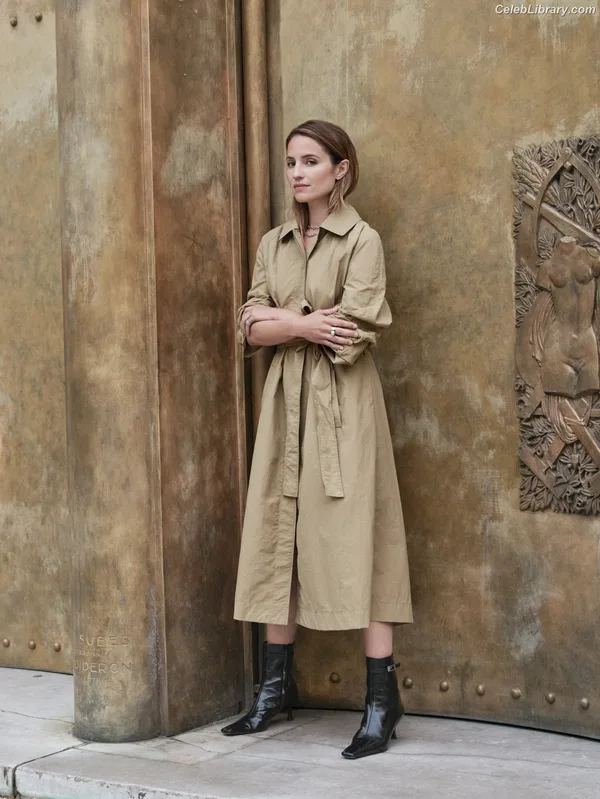Dianna Agron photo 7 of 210