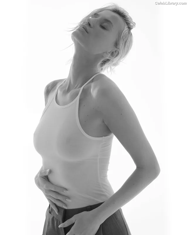 Didem Soydan photo 20 of 85