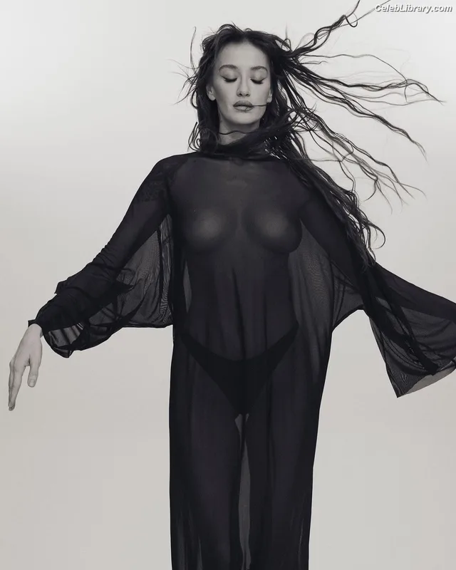 Didem Soydan photo 9 of 85