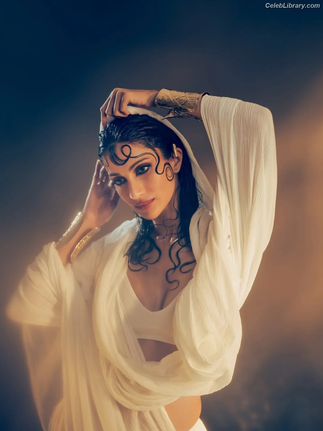 Diksha J Singh photo 5 of 165