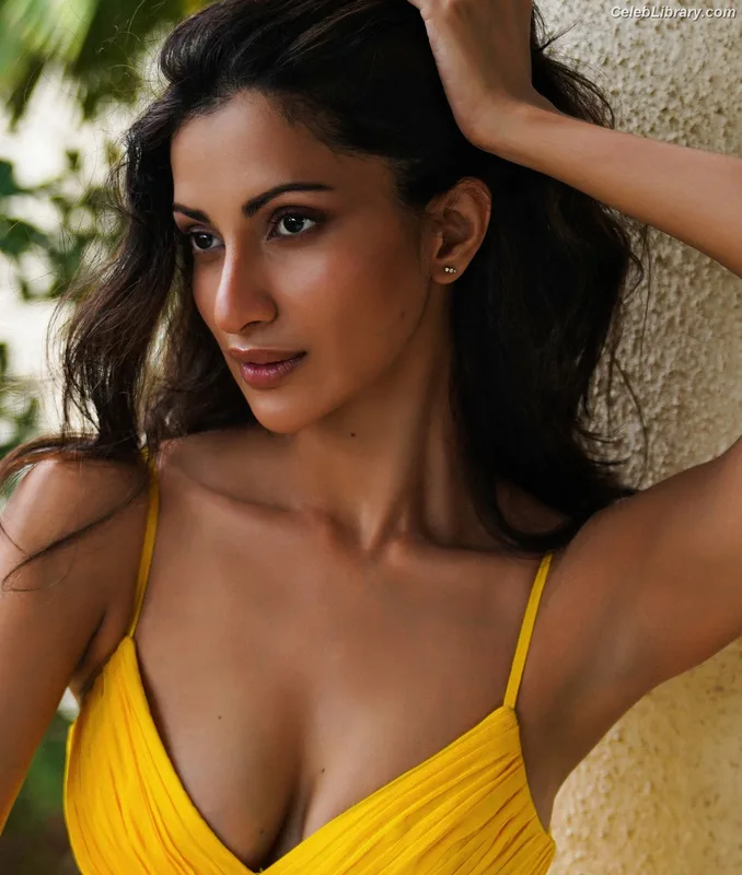 Diksha J Singh photo 2 of 166