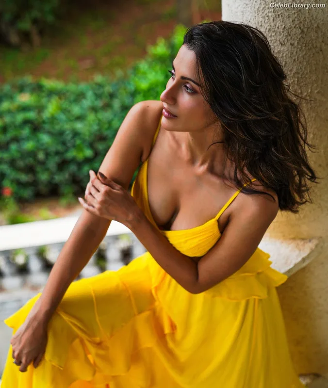 Diksha J Singh photo 3 of 166