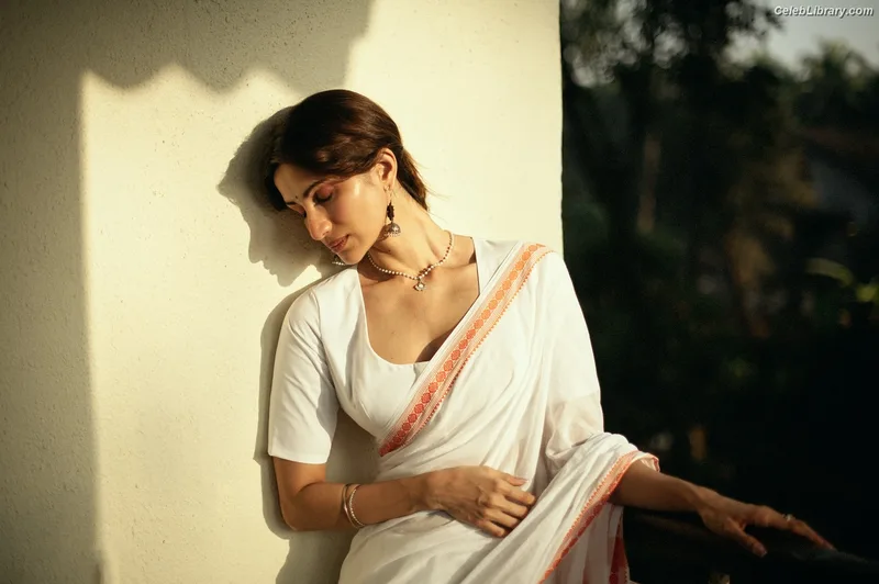 Diksha J Singh photo 3 of 166