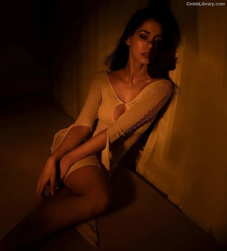 Disha Patani photo 7 of 529
