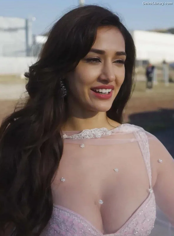 Disha Patani photo 3 of 529