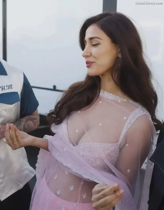 Disha Patani photo 4 of 529