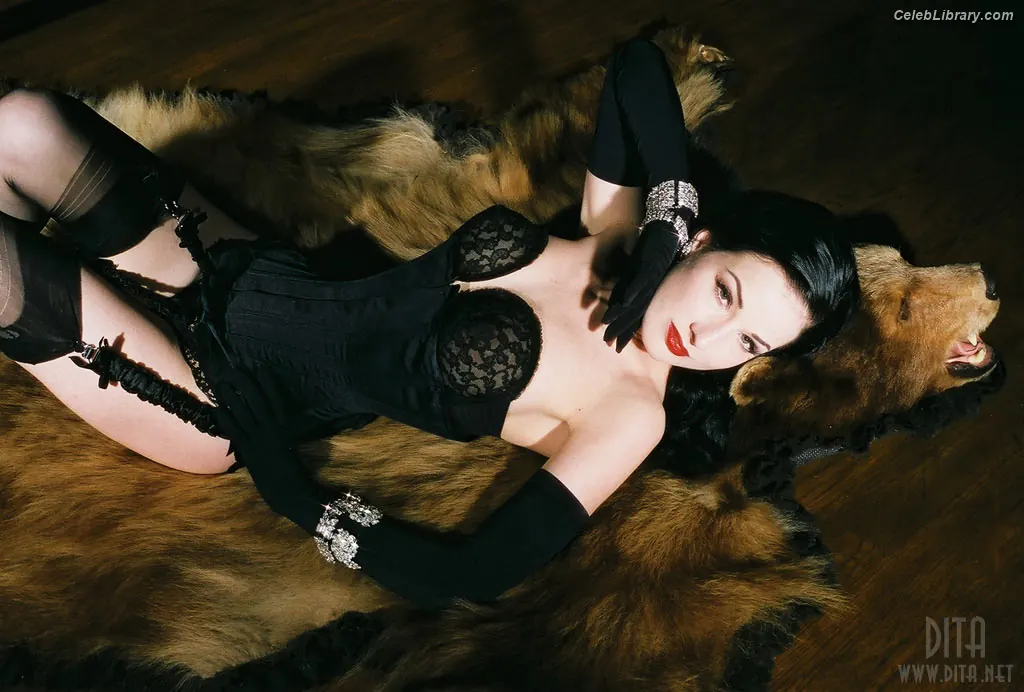 Dita Von Teese photo 17 of 562