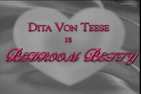 Dita Von Teese photo 11 of 562