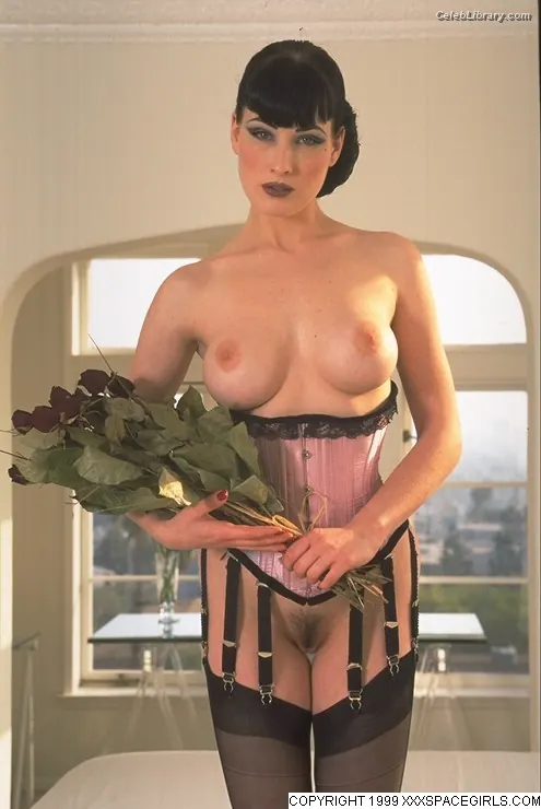 Dita Von Teese photo 17 of 562