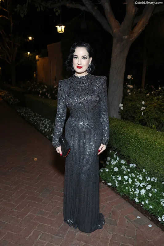 Dita Von Teese photo 10 of 564