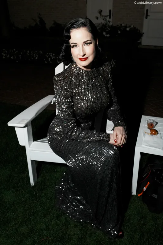 Dita Von Teese photo 12 of 564