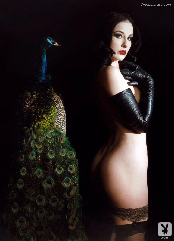 Dita Von Teese photo 17 of 564