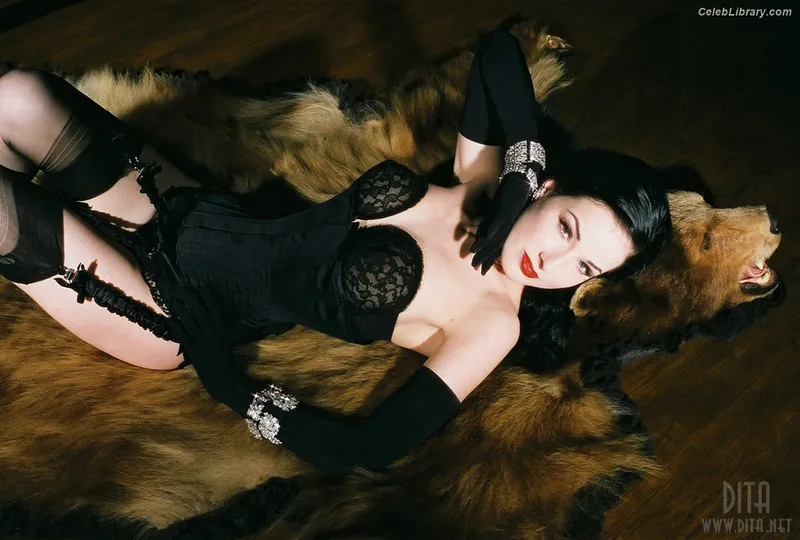 Dita Von Teese photo 17 of 564