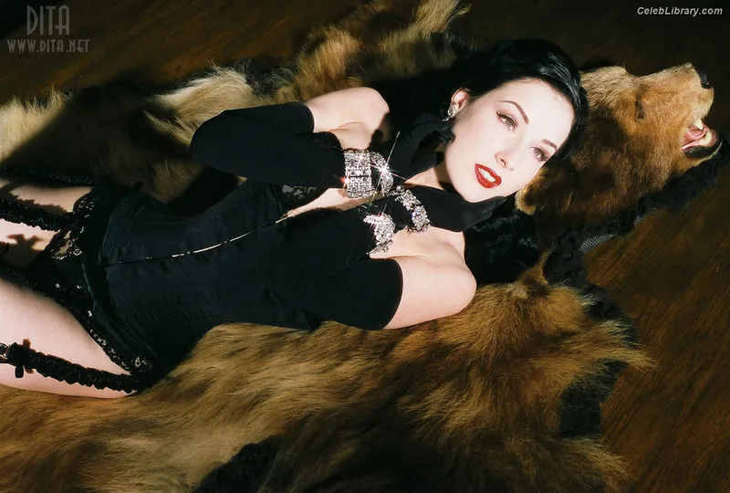 Dita Von Teese photo 23 of 564