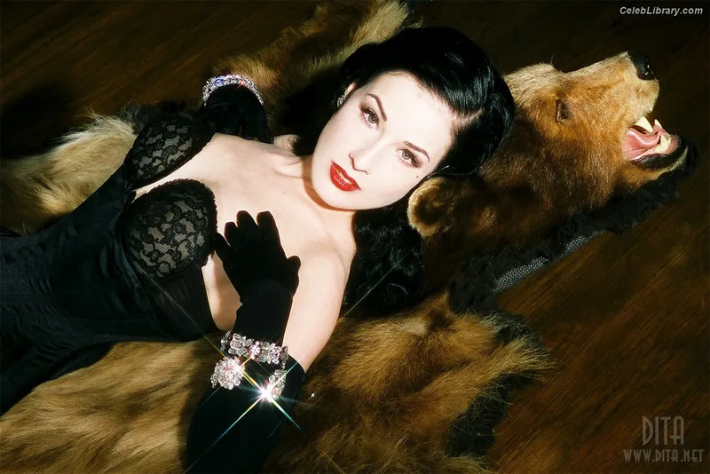 Dita Von Teese photo 7 of 564