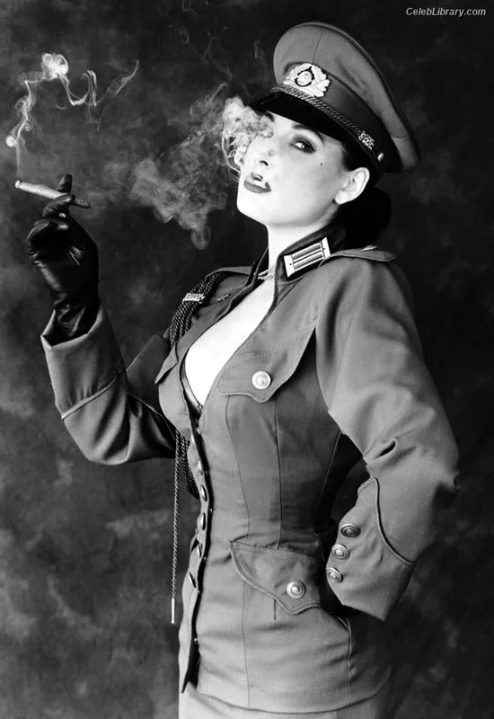 Dita Von Teese photo 4 of 564