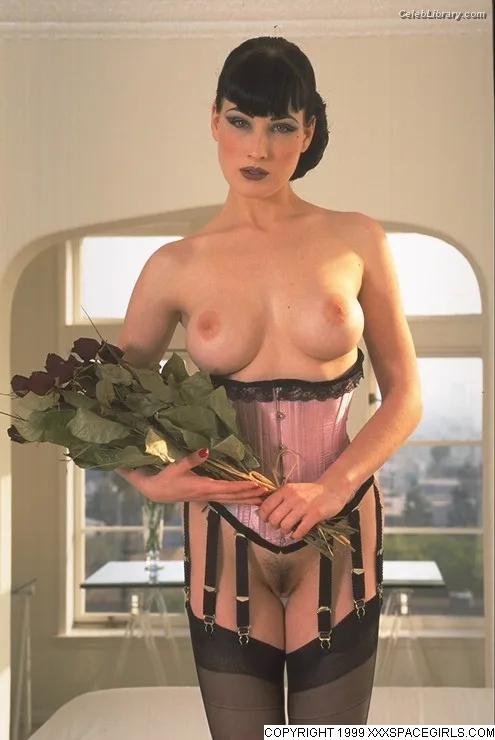 Dita Von Teese photo 17 of 564
