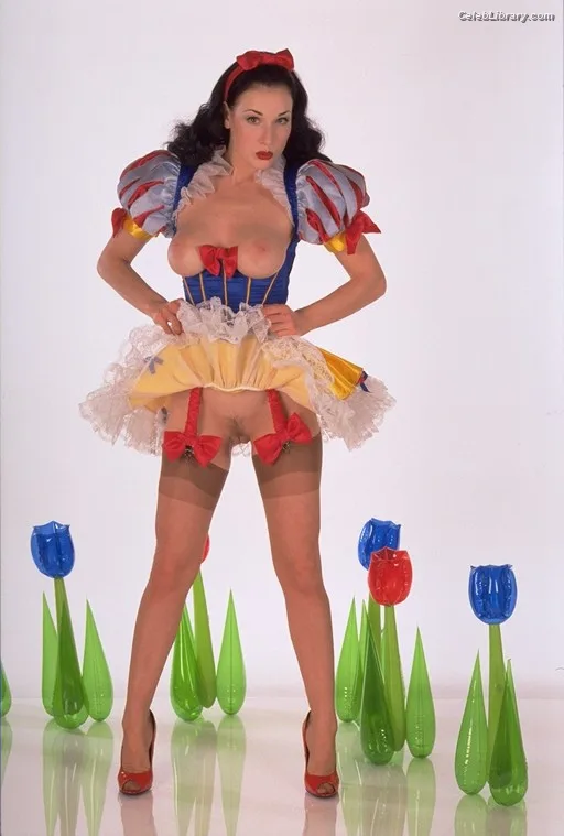 Dita Von Teese photo 15 of 564