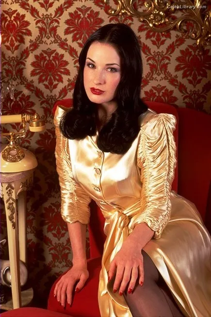 Dita Von Teese photo 3 of 564