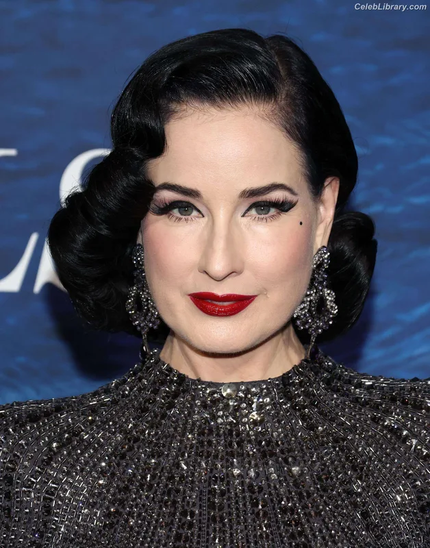 Dita Von Teese photo 9 of 564