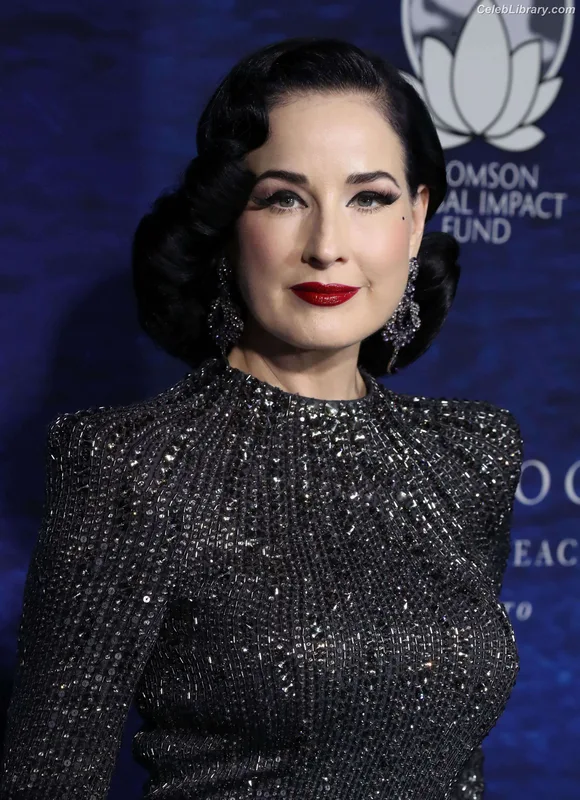 Dita Von Teese photo 18 of 564