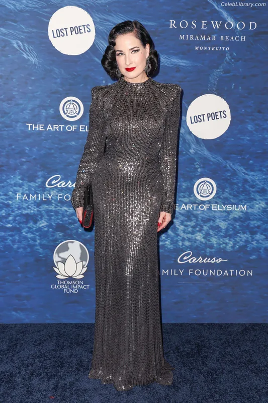 Dita Von Teese photo 2 of 564