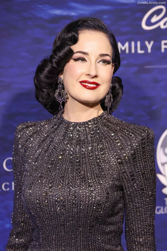 Dita Von Teese photo 7 of 564