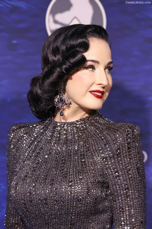 Dita Von Teese photo 8 of 564