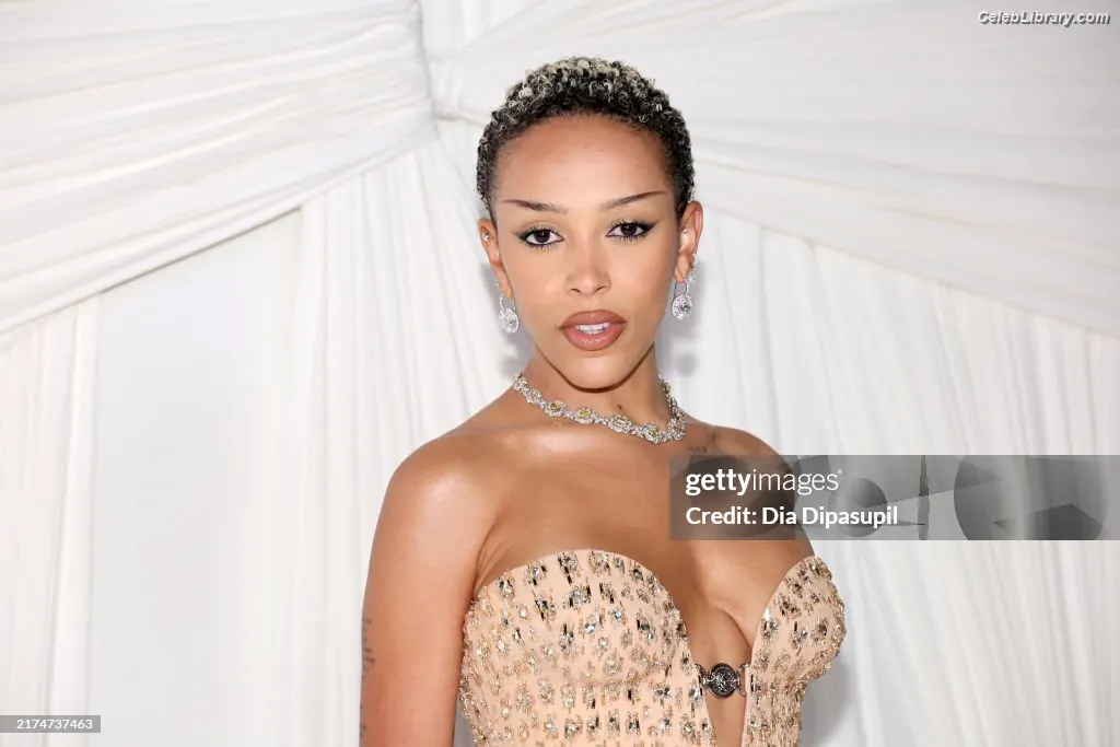 Doja Cat photo 3 of 1963