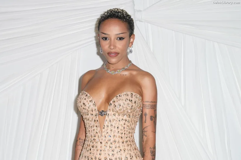 Doja Cat photo 2 of 1960