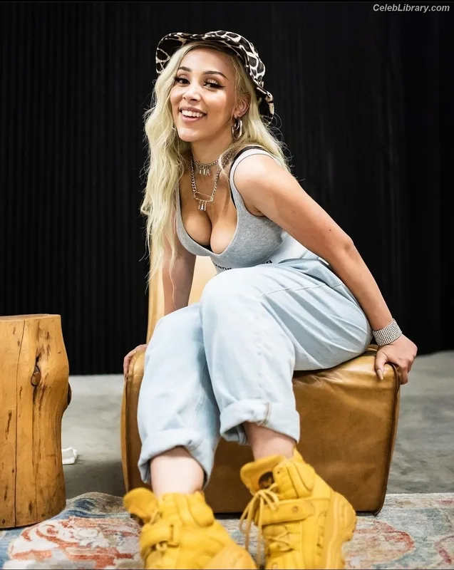Doja Cat photo 12 of 1960