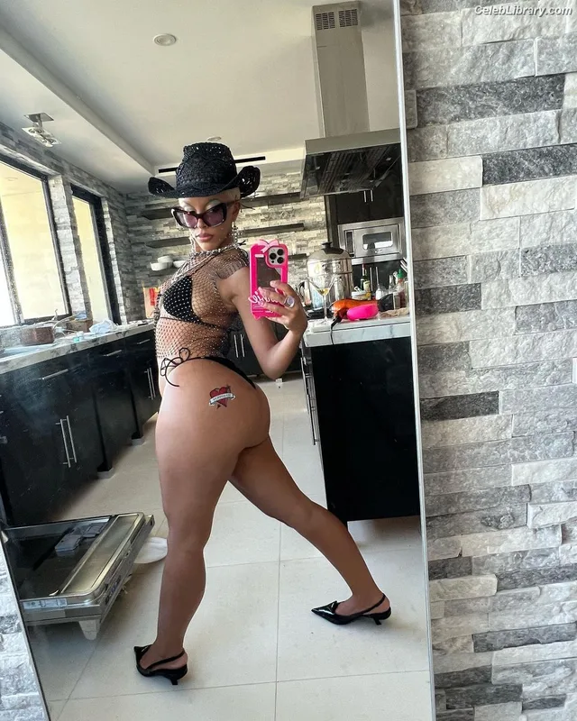 Doja Cat photo 1 of 1960