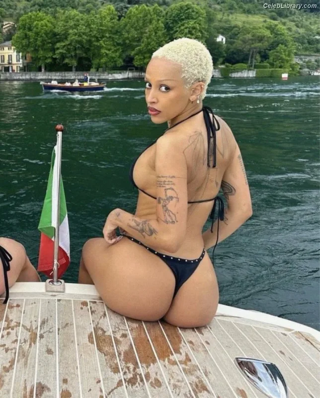 Doja Cat photo 18 of 1960