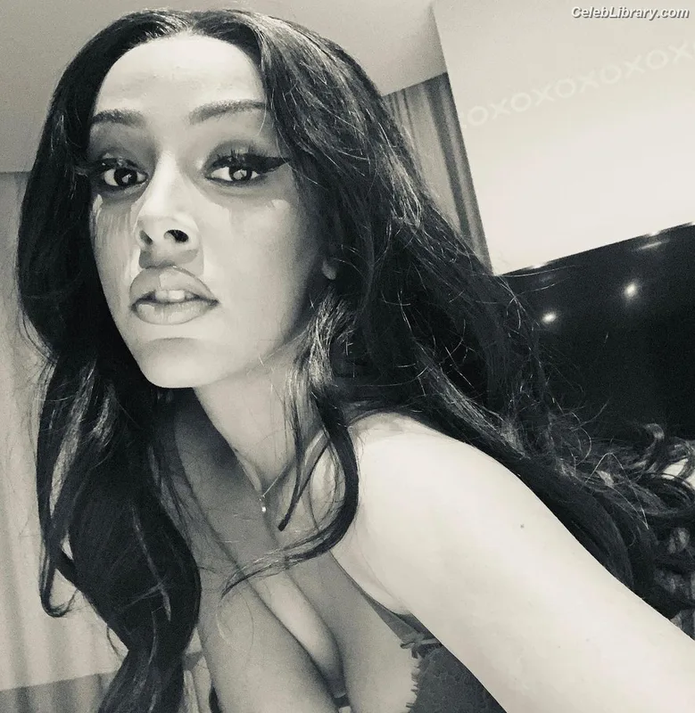 Doja Cat photo 3 of 1960