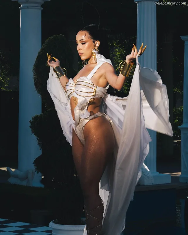 Doja Cat photo 11 of 1960