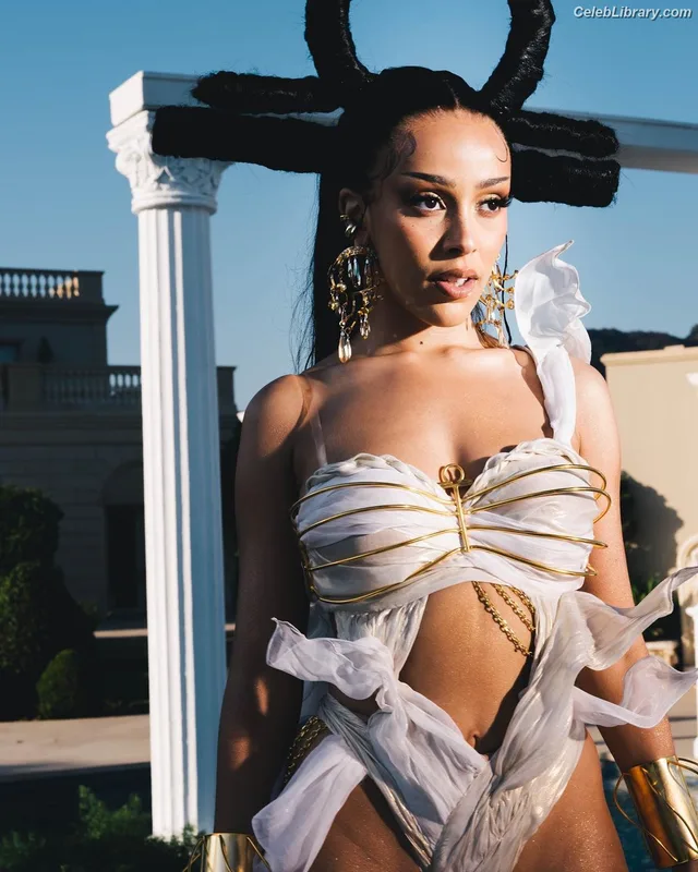 Doja Cat photo 12 of 1960