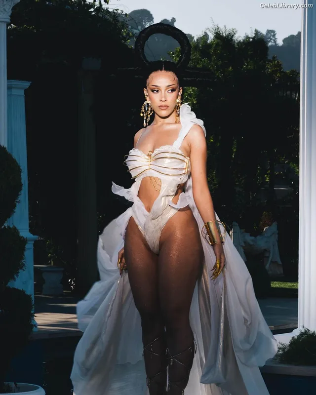 Doja Cat photo 13 of 1960