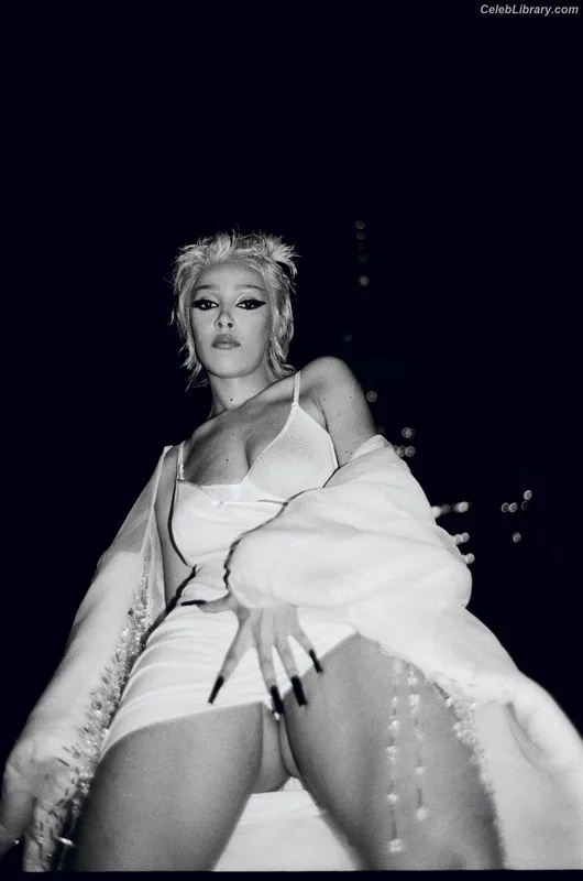 Doja Cat photo 8 of 1960
