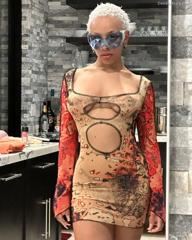 Doja Cat photo 10 of 1960