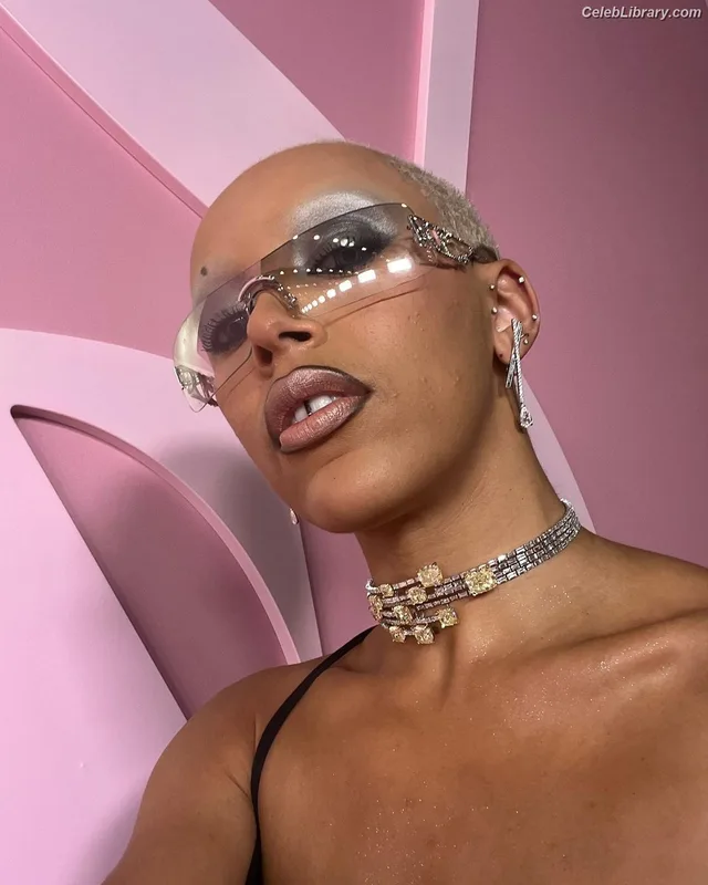 Doja Cat photo 5 of 1960