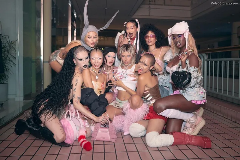 Doja Cat photo 2 of 1960