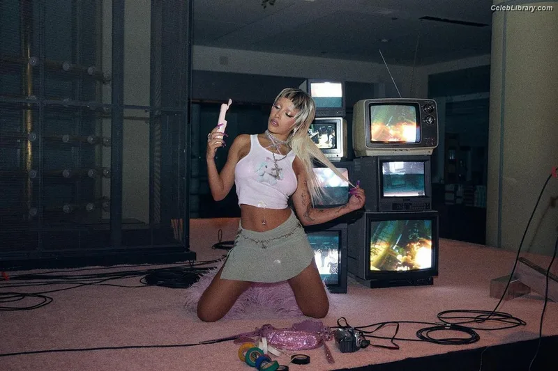 Doja Cat photo 8 of 1960