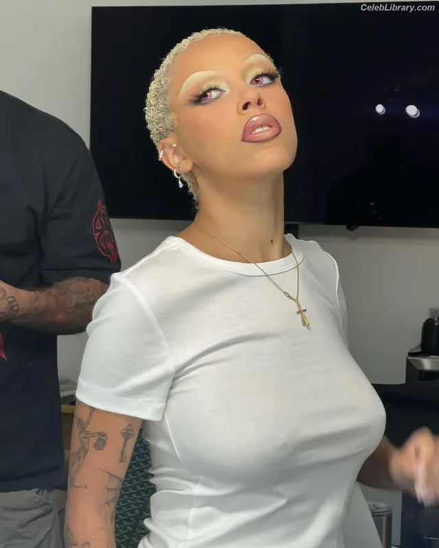 Doja Cat photo 9 of 1960