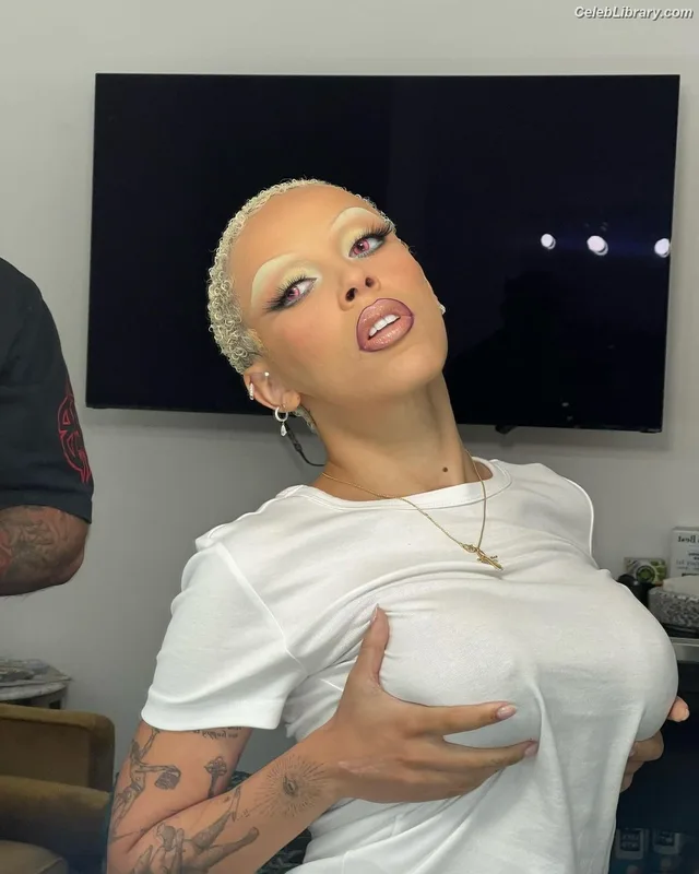 Doja Cat photo 12 of 1960